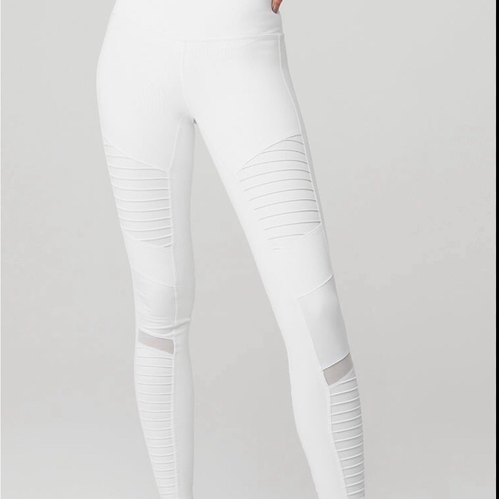 ALO Yoga White Textured Leggings